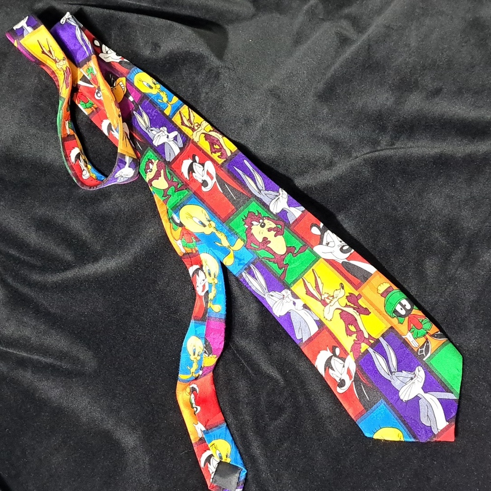 Looney Toons Mania Vintage Tie Buggs Bunny Tasmanian Devil Tweety and More